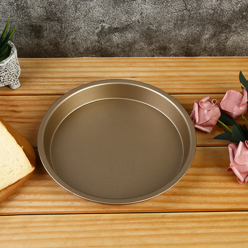 The disc is non-stick and easy to remove from the cake mold