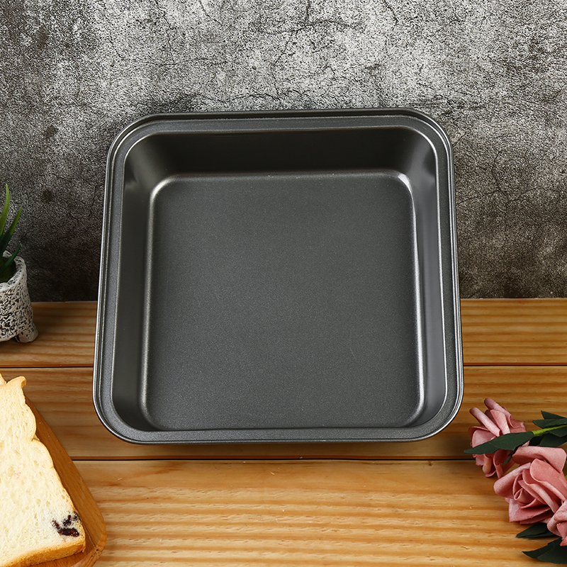 Sprinkle some cake molds on the square plate Application Scenario