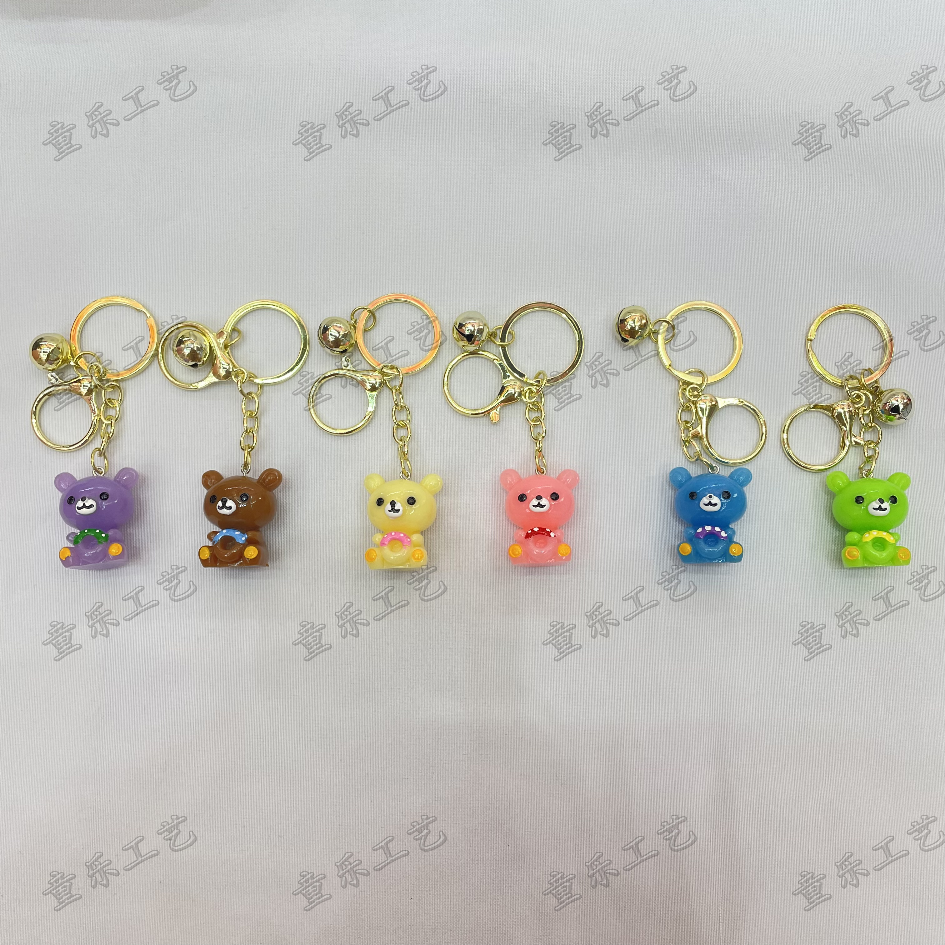 Cartoon cute bear keychain, creative men's and women's car bag key chain ring pendant Application Scenario