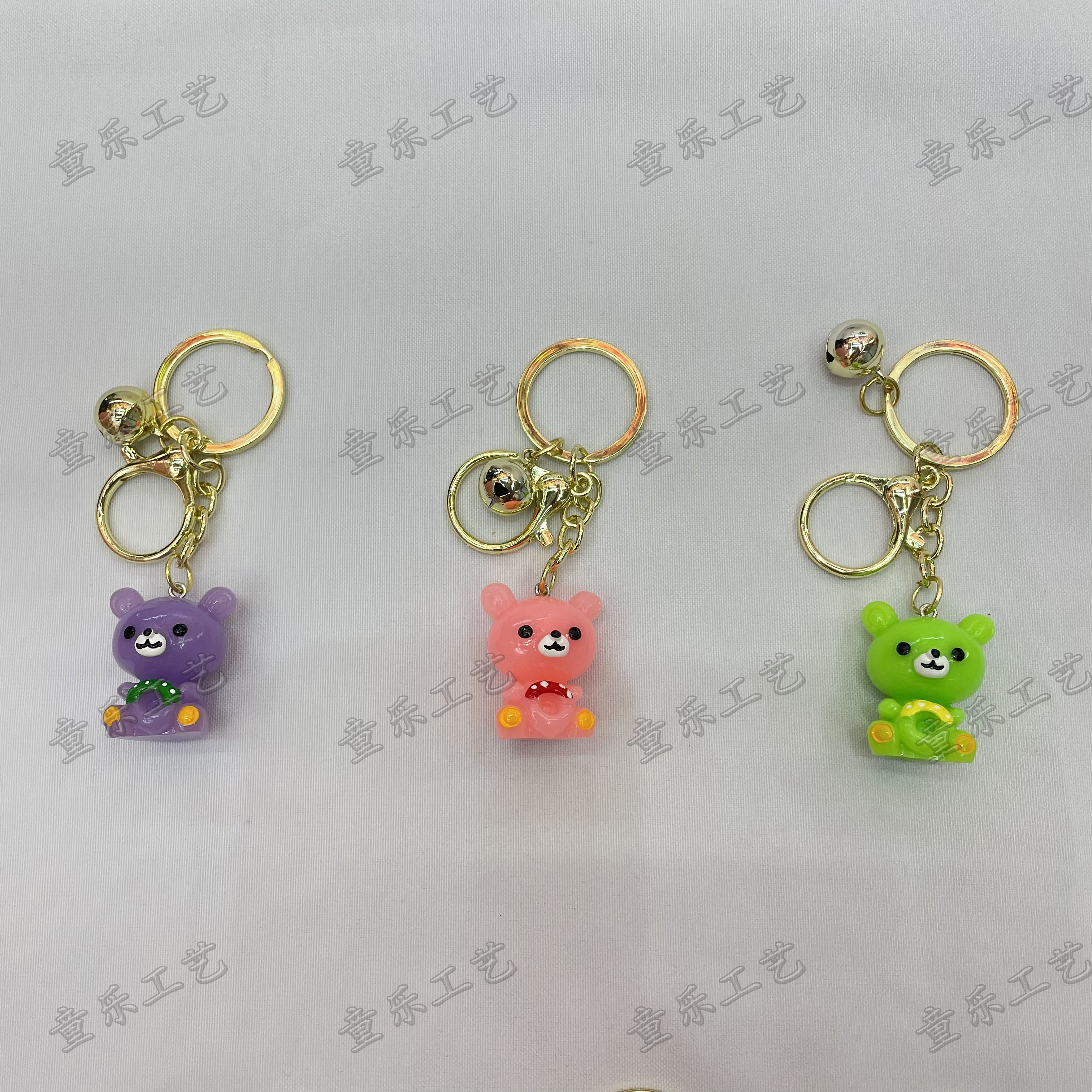 Cartoon cute bear keychain, creative men's and women's car bag key chain ring pendant details Picture