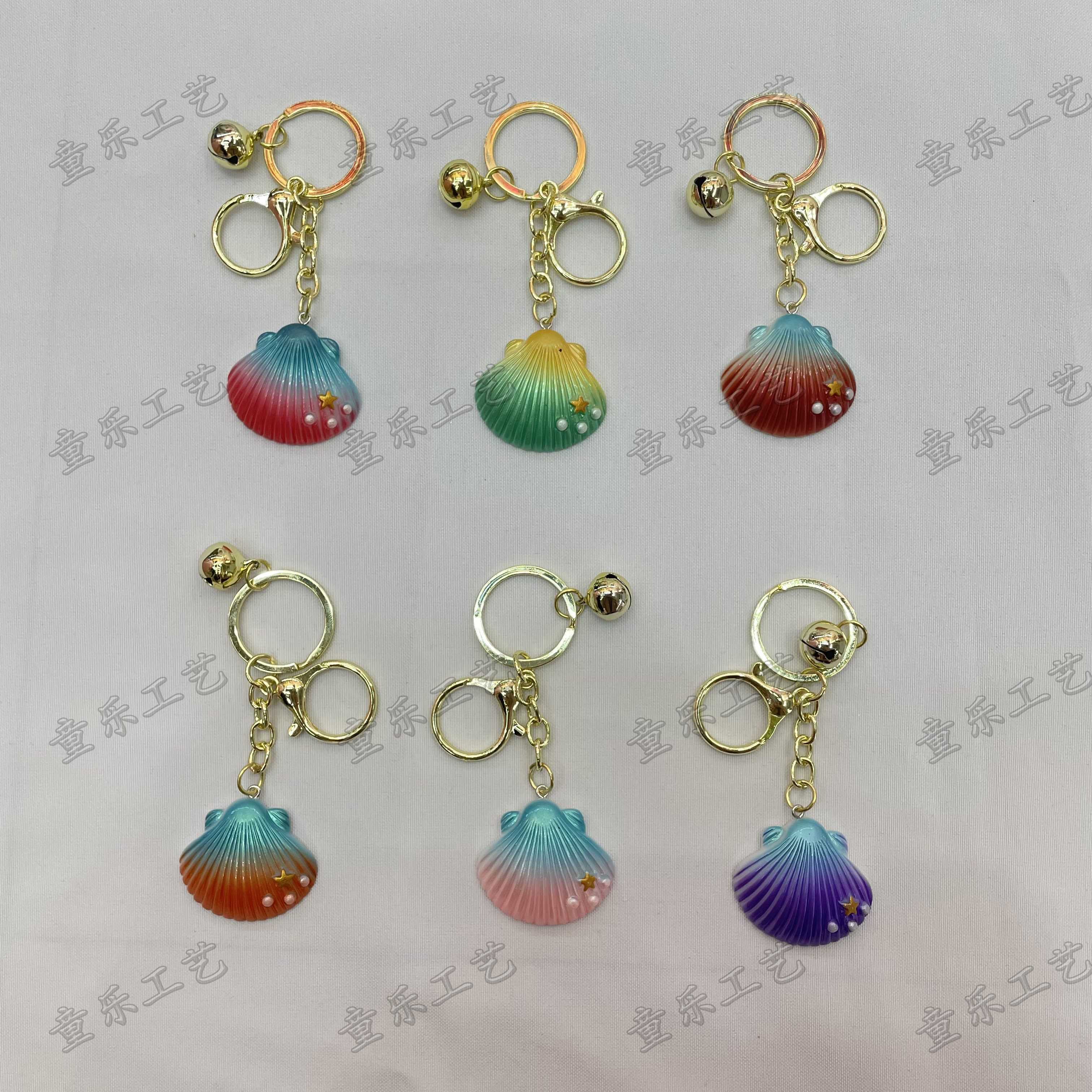 Creative simulation resin decorative keychains, bag pendants and mobile phone pendants Application Scenario
