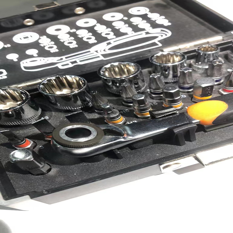 EXPLOIT has developed a 26-piece small set of compact and portable chromium-vanadium steel ratchet wrenches for household use in Taiwan auto repair Item Picture