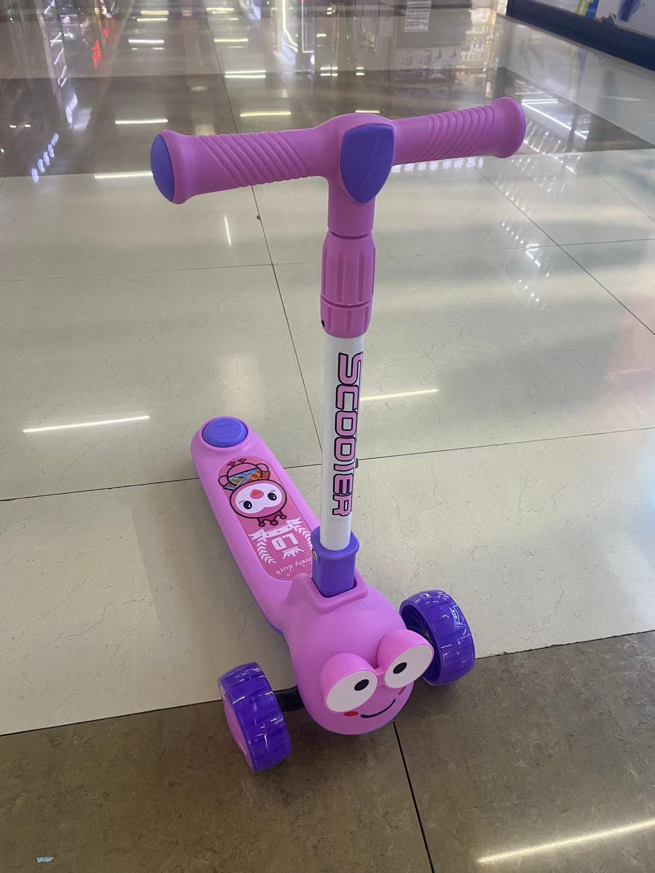 儿童滑板车滑行车带灯光玩具车 儿童代步车音乐2022青蛙滑板车