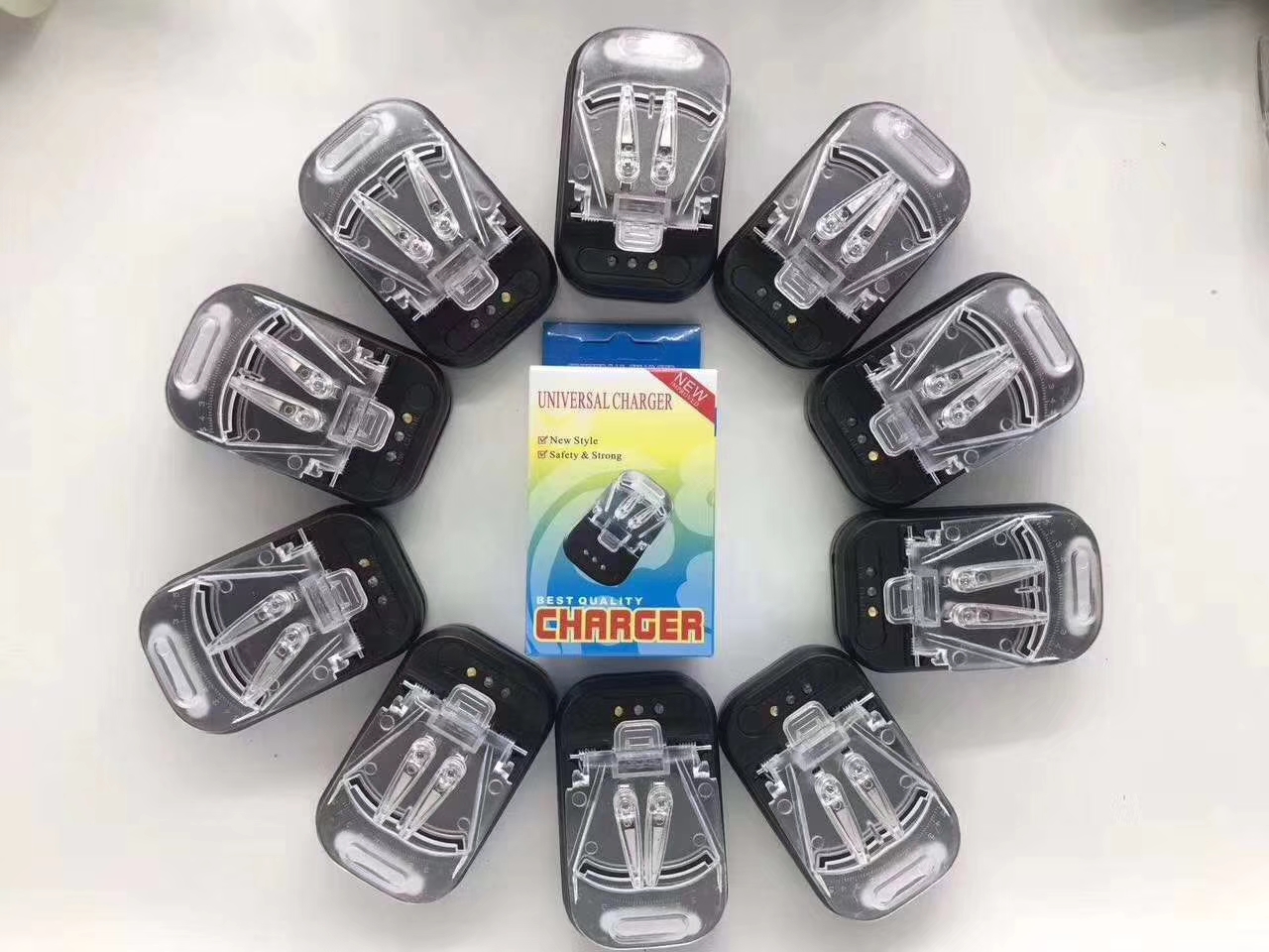 Universal charger, black three-lamp, old mobile phone battery charger, elderly mobile phone, game console, camera, radio, household small appliances, CCD 3.7V battery, old external polymer battery charging