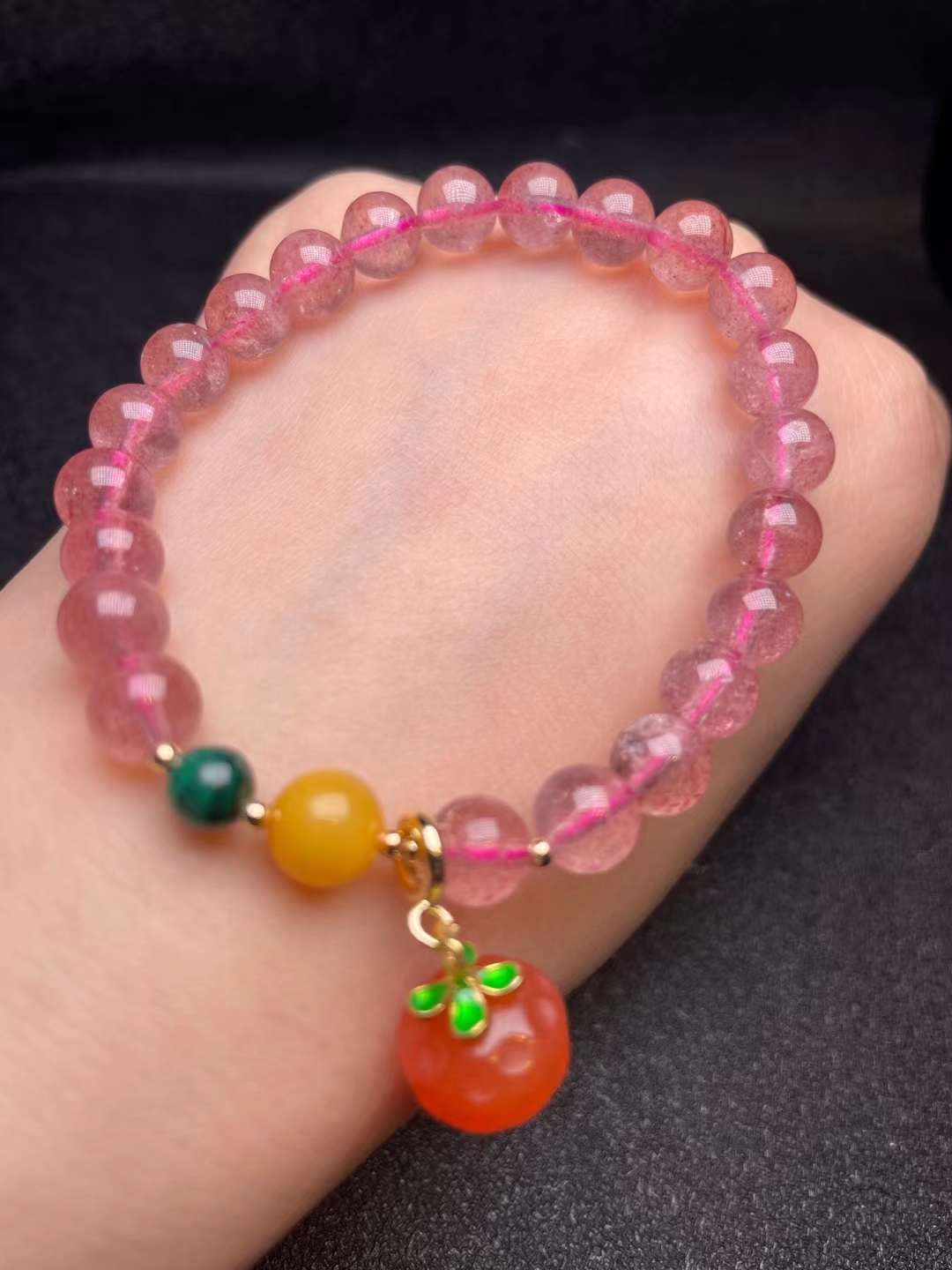 8m natural strawberry crystal bracelet, women's stone fashion bracelet, exquisite fashion bracelet Application Scenario