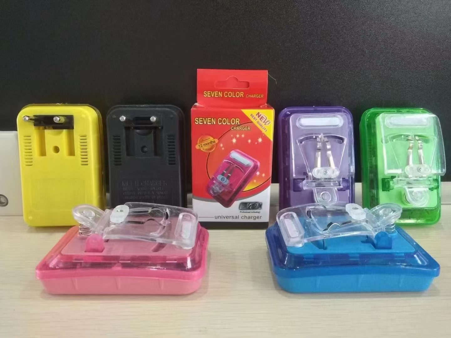 New square marquise-shaped universal charger, old mobile phone battery charger, elderly mobile phone, game console, camera, radio, household small appliances, CCD 3.7V battery, old external polymer battery charging Application Scenario