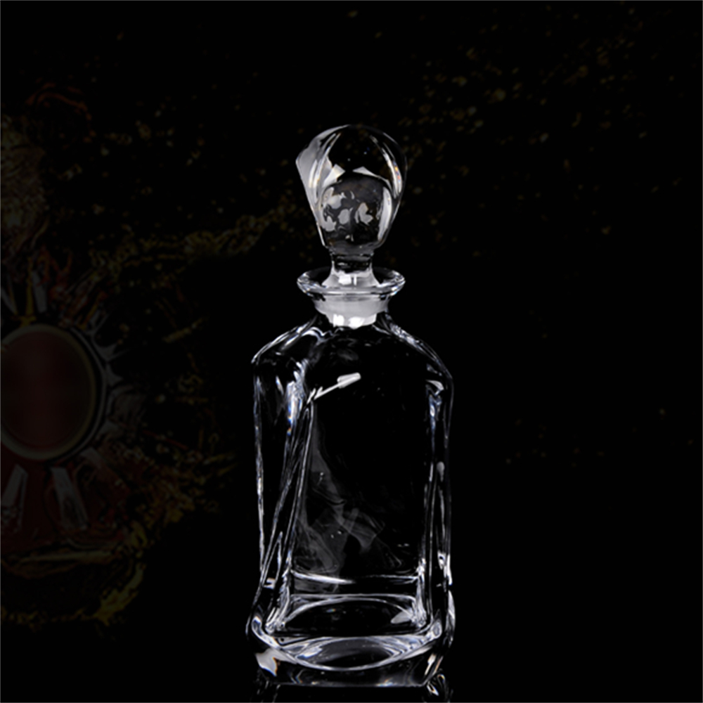 威士忌酒瓶/个性醒酒器/水晶洋酒樽白底实物图
