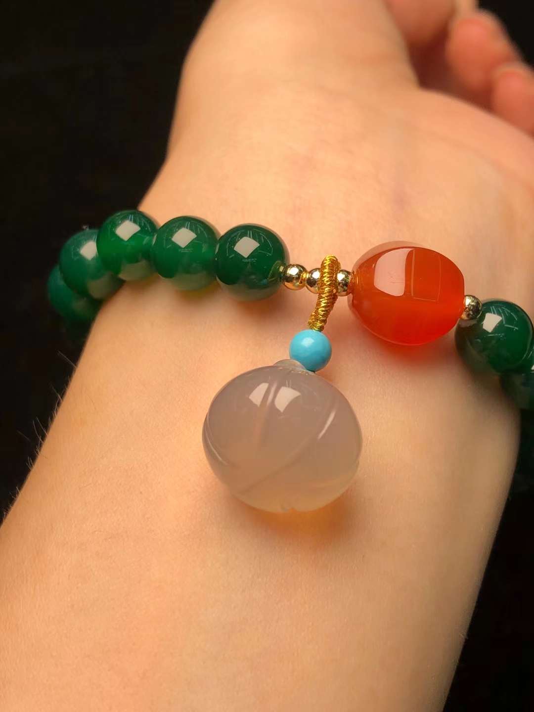 8mm green agate hanging lotus pod bracelet, a live-streaming bestseller Buddhist prayer bead bracelet Application Scenario