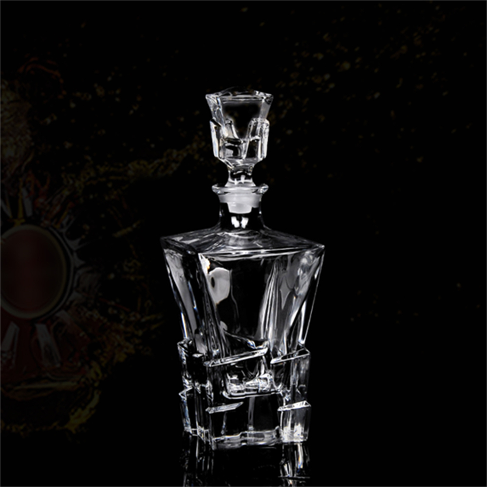 威士忌酒瓶/个性醒酒器/水晶洋酒樽白底实物图