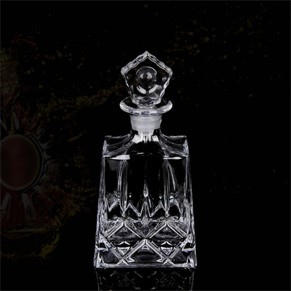 威士忌酒瓶/个性醒酒器/水晶洋酒樽白底实物图
