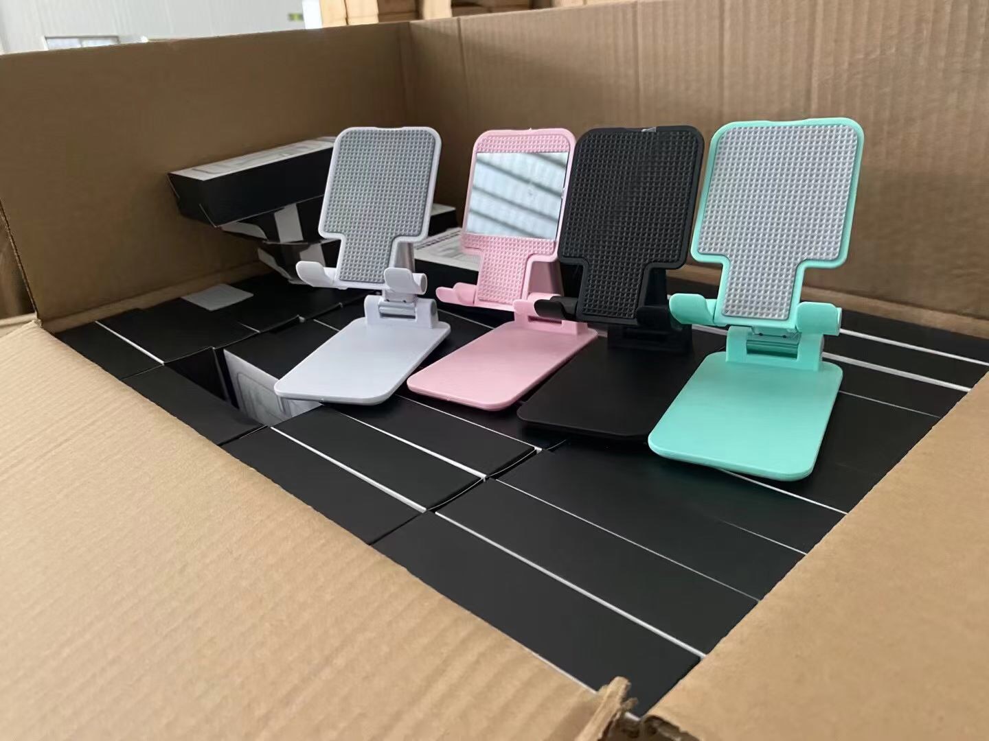 Foreign trade of mobile phone stands