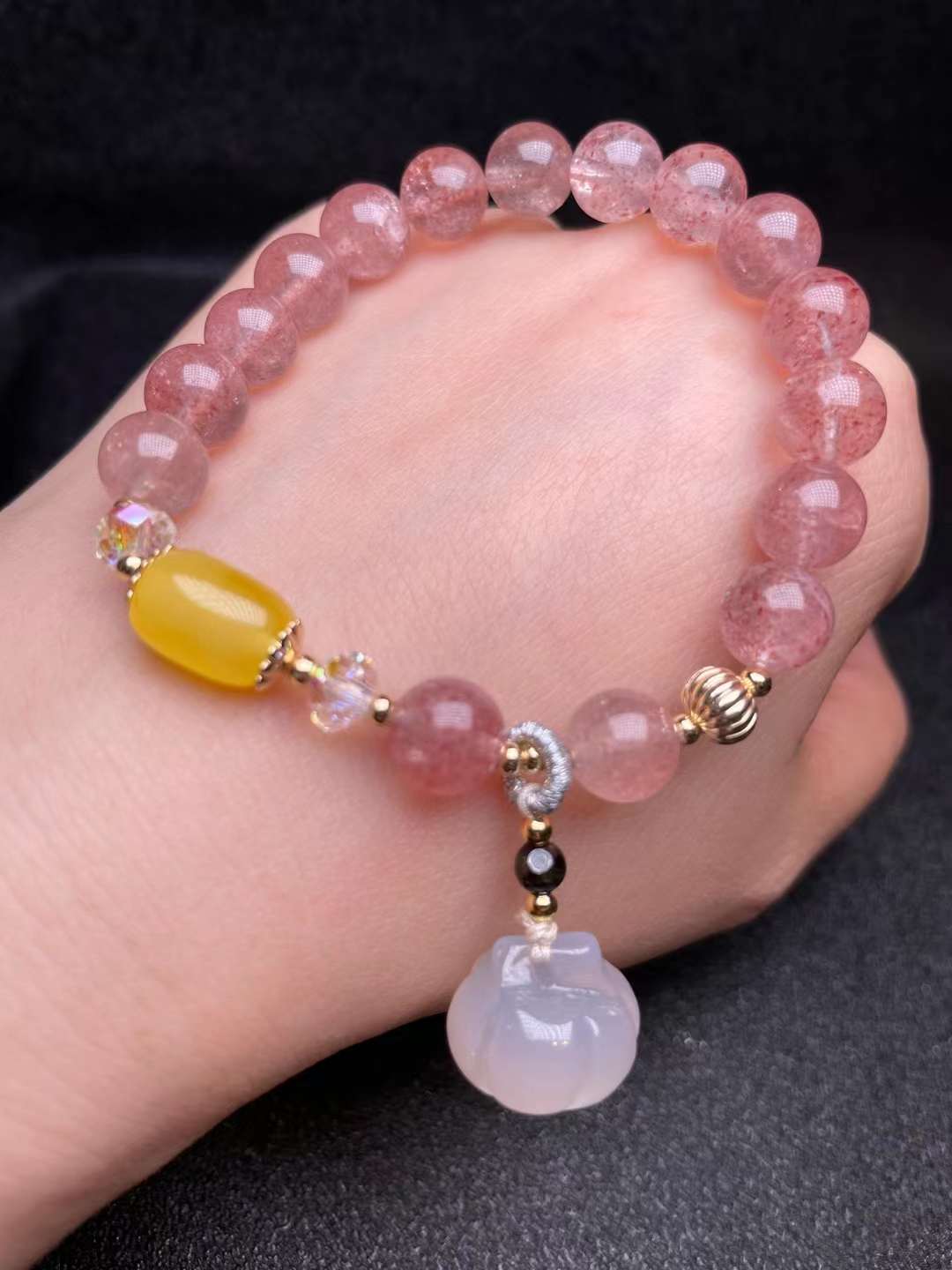 8m natural strawberry crystal bracelet, women's stone fashion bracelet, exquisite fashion bracelet Item Picture