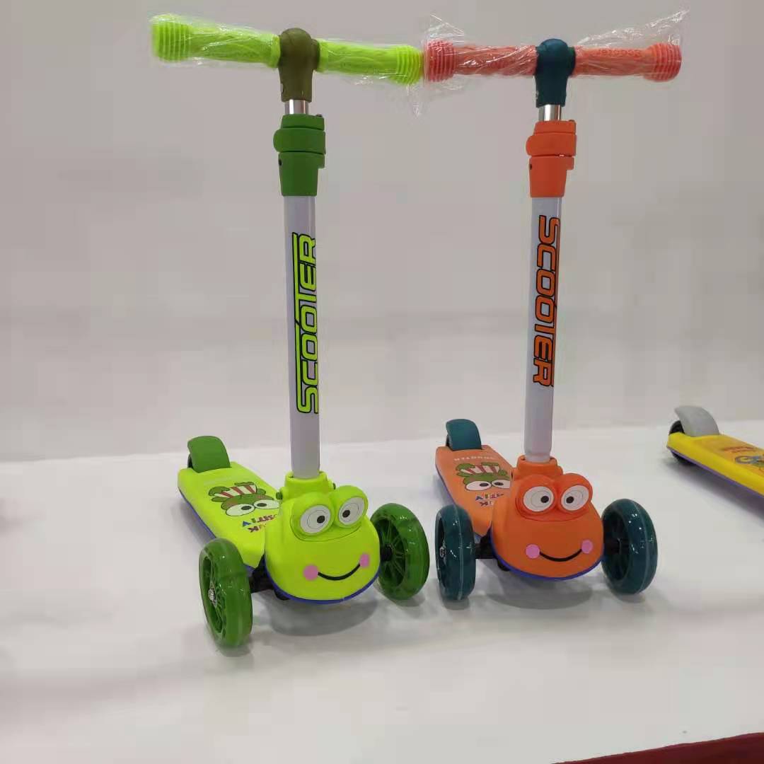 儿童滑板车滑行车带灯光  玩具儿童代步车 三合一儿童滑行车158