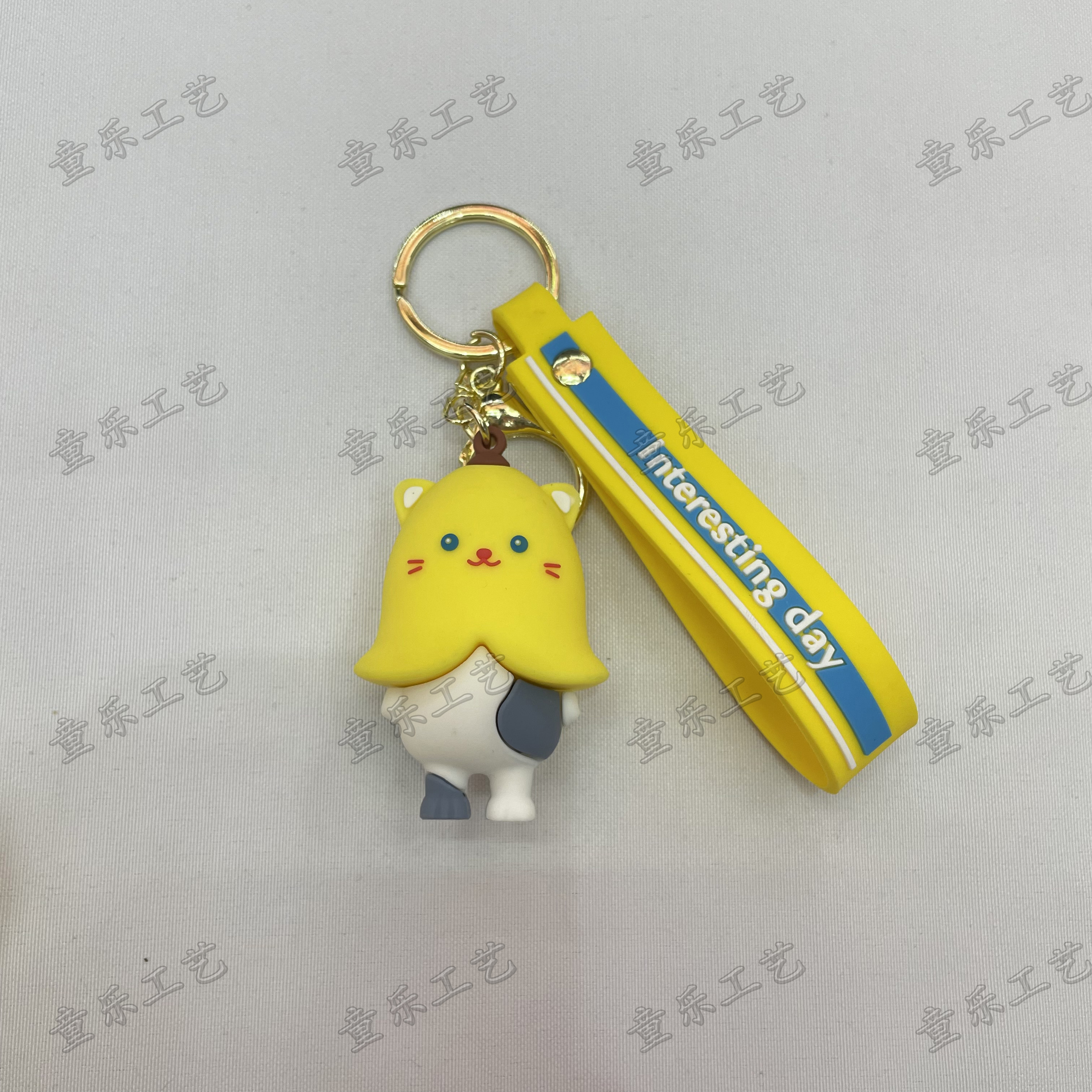 Cartoon keychains, cute and creative keychains by the Internet celebrity Wuwanmao, car bag pendants, and mobile phone pendants Application Scenario
