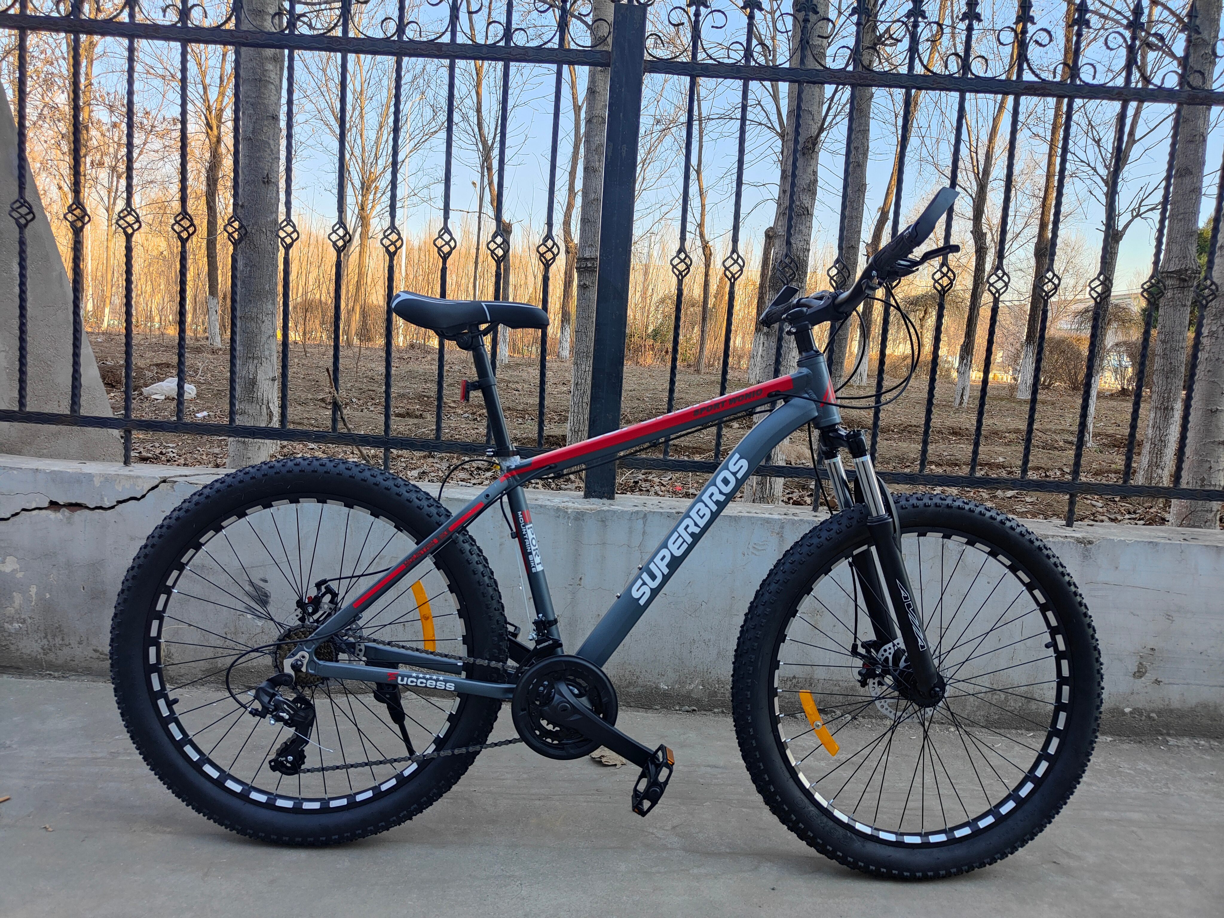 （具体价格面议）自行车 单车 26寸24速铁架自行车3.0轮胎