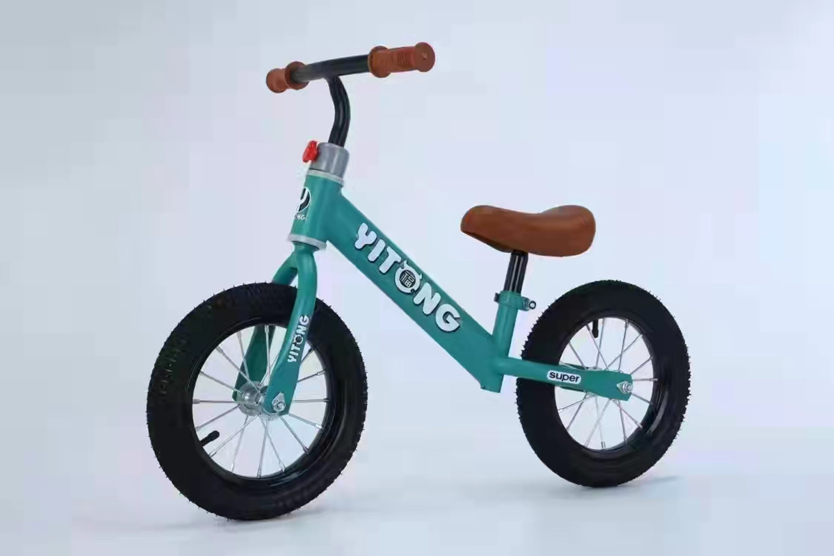 平衡车/儿童平衡车/童车白底实物图