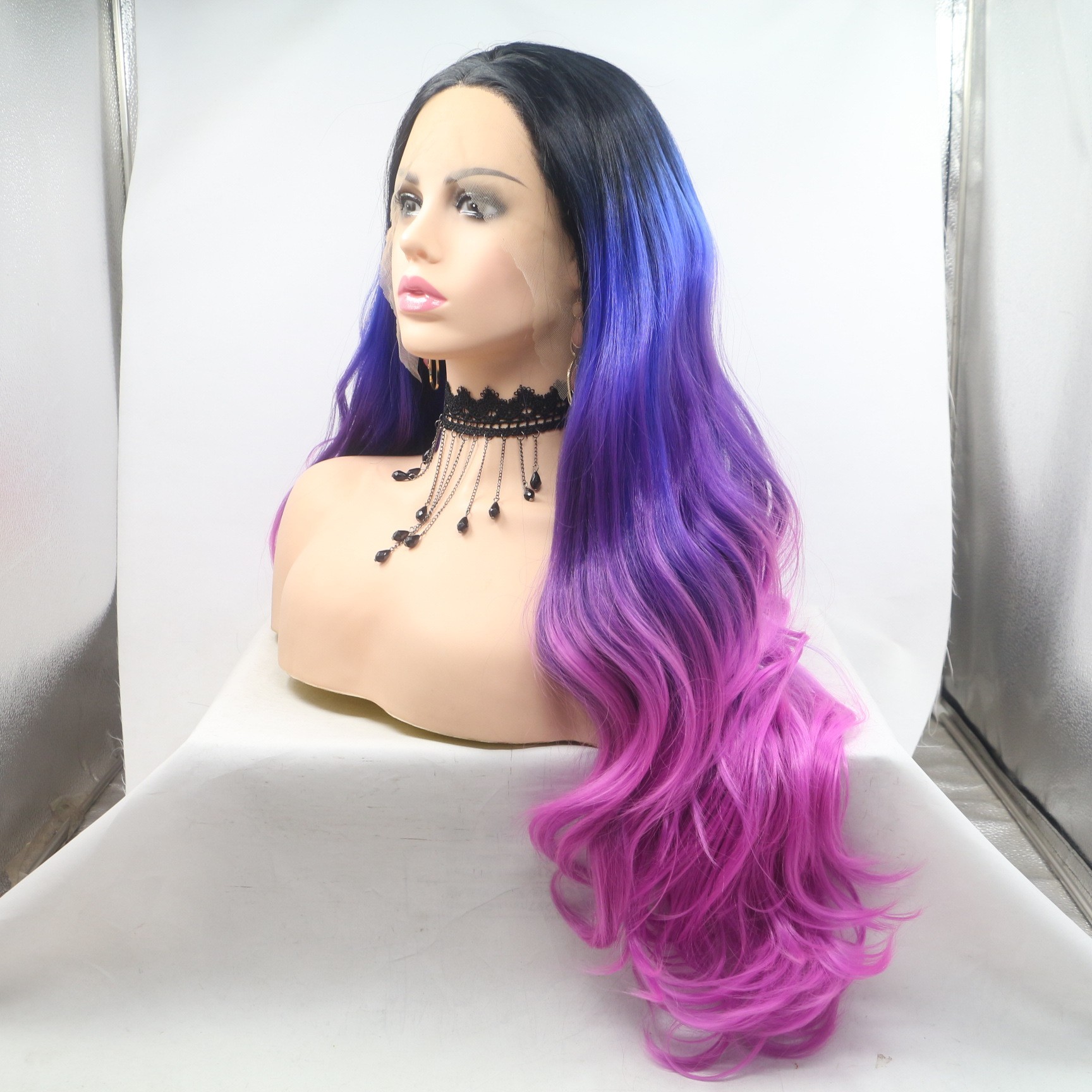 European and American fashion long curly hair synthetic fiber wigs, women's hair covers in stock wholesale, lace hair covers with purple, blue and black silk gradient Application Scenario