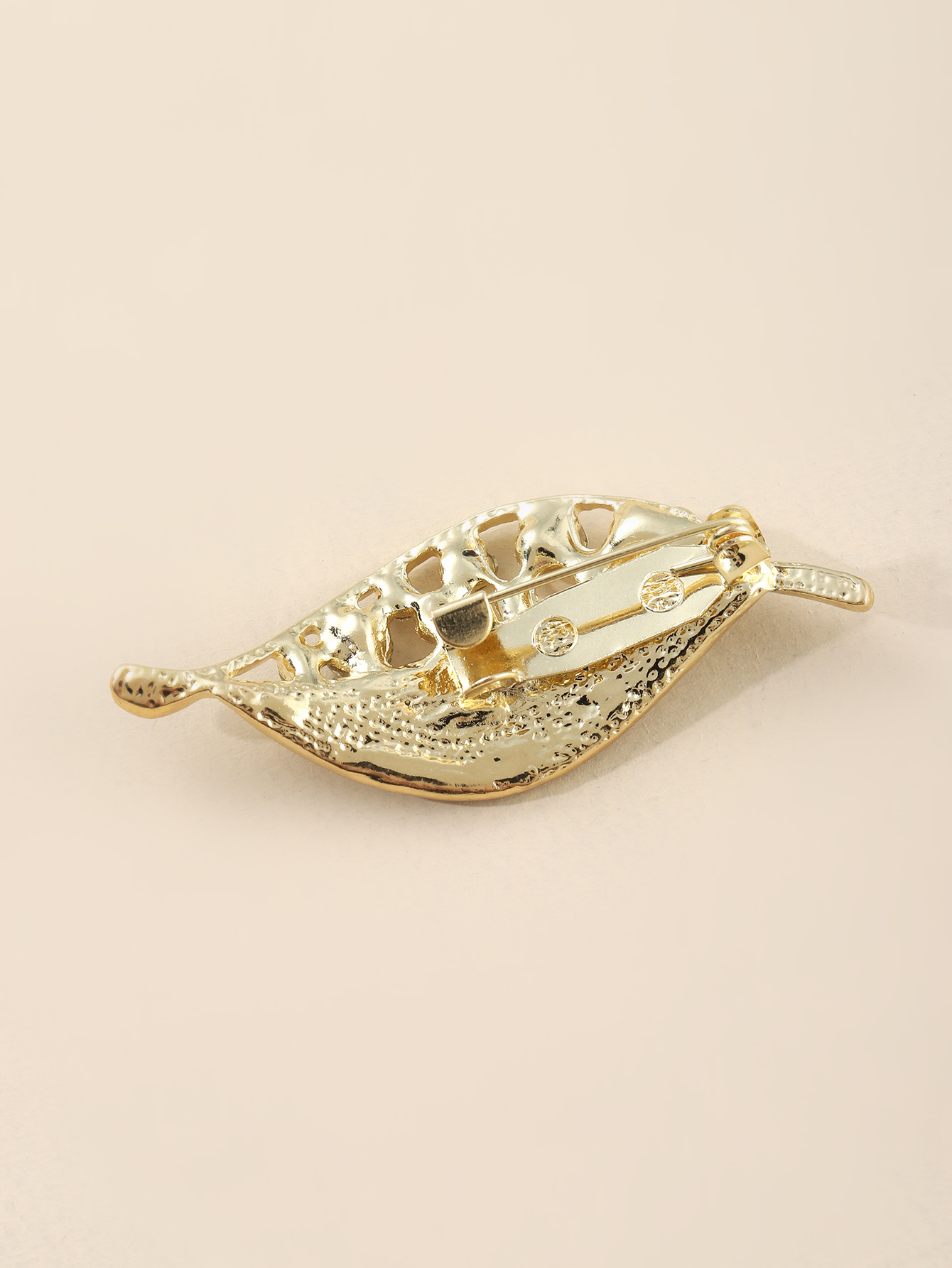 New trendy accessory brooch Floral Korean version leaf small brooch Fashion - Yingying -0217 Application Scenario