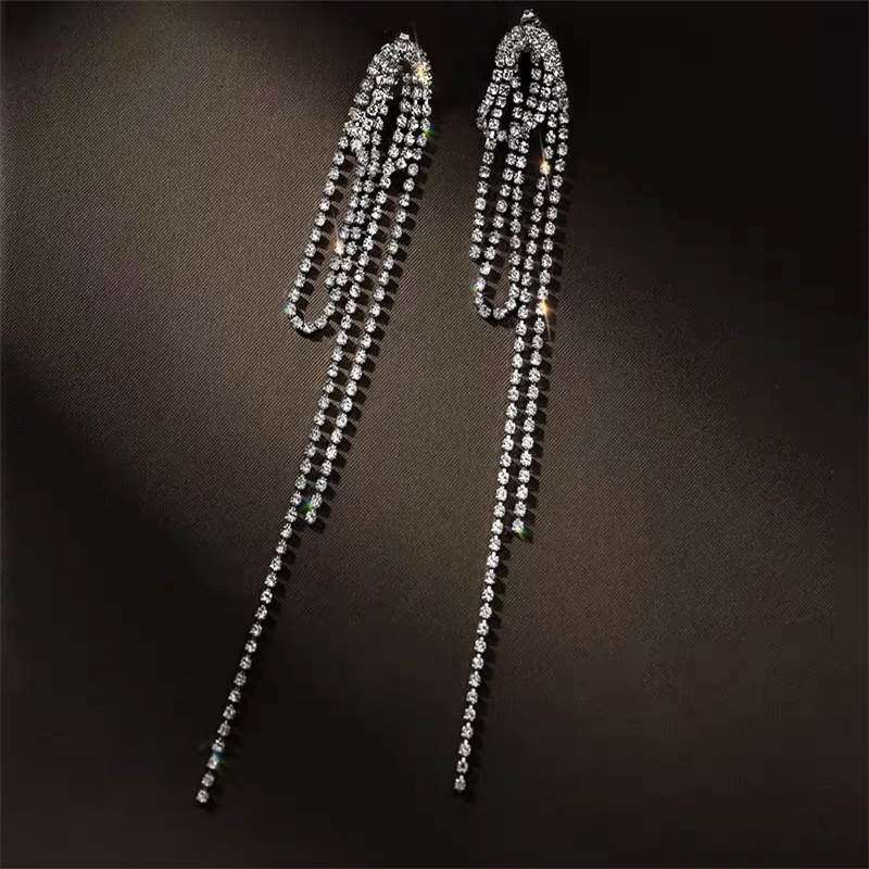 Dingxin Jewelry Earrings 9120008, a popular new product for foreign trade, offers fashionable metal earrings with a European and American style. Wholesale supply from the manufacturer details Picture