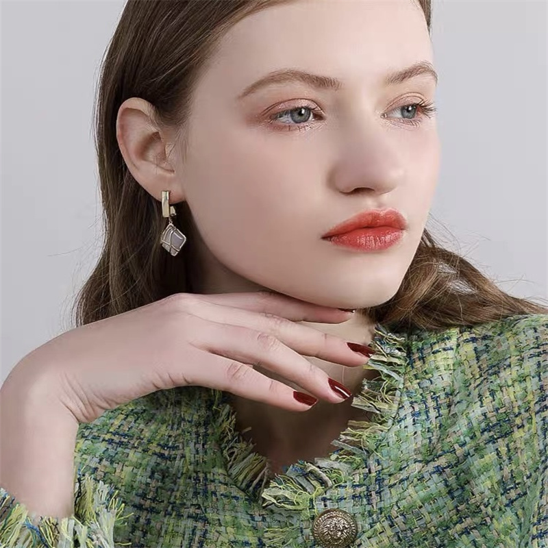 Dingxin Accessories Earrings 9120006, a popular new product in foreign trade, offers fashionable metal earrings with a European and American style. Wholesale supply from the manufacturer Item Picture