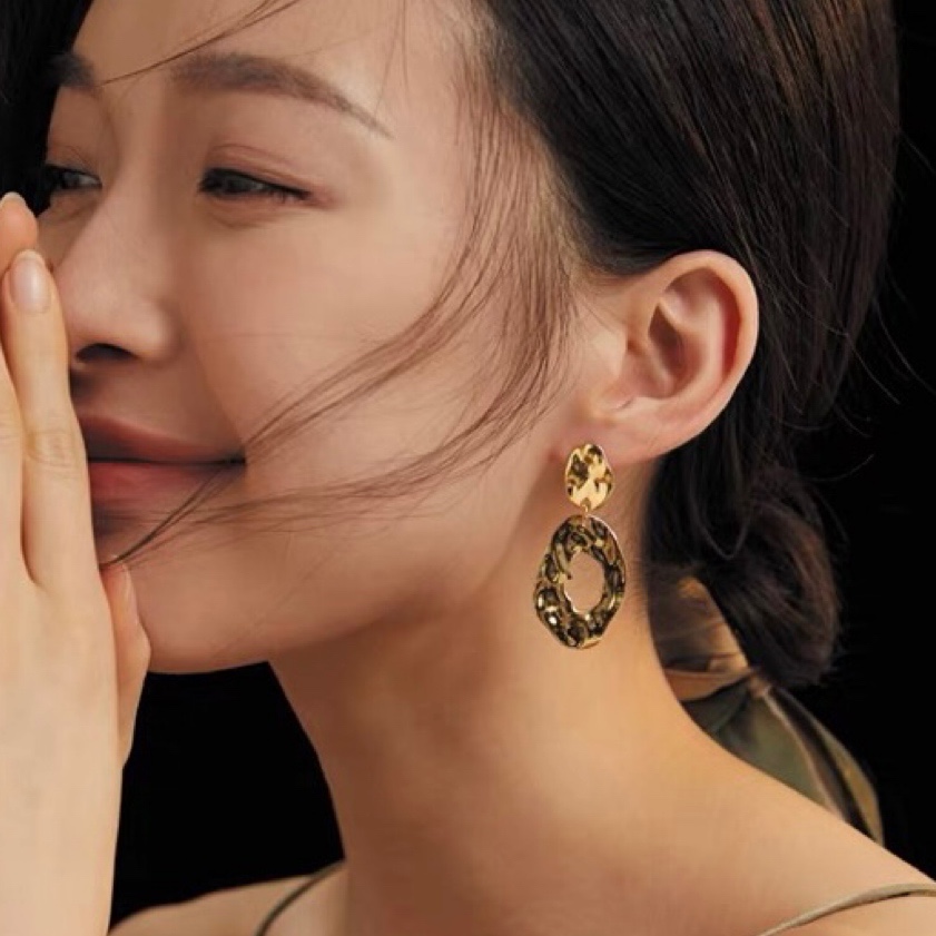 Dingxin Jewelry Earrings 9120001, a popular new product in foreign trade, offers fashionable metal earrings with a European and American style. Wholesale supply from the manufacturer Specification image