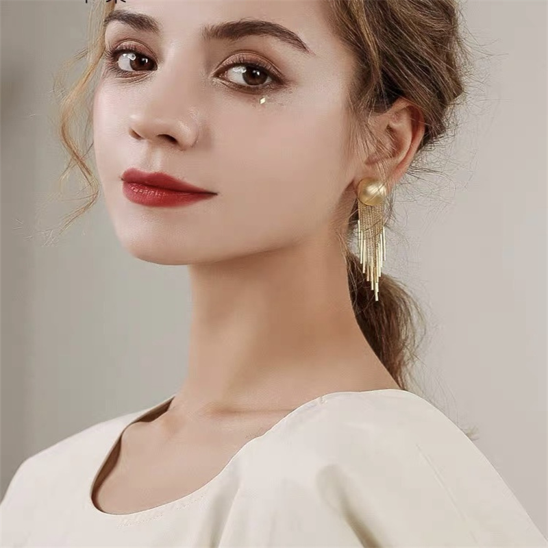 Dingxin Accessories Earrings 9120004, a popular new product in foreign trade, offers fashionable metal earrings with a European and American style. Wholesale supply from the manufacturer Specification image