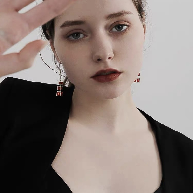 Dingxin Accessories Earrings 9120005, a popular new product in foreign trade, offers fashionable metal earrings with a European and American style. Wholesale supply from the manufacturer Item Picture