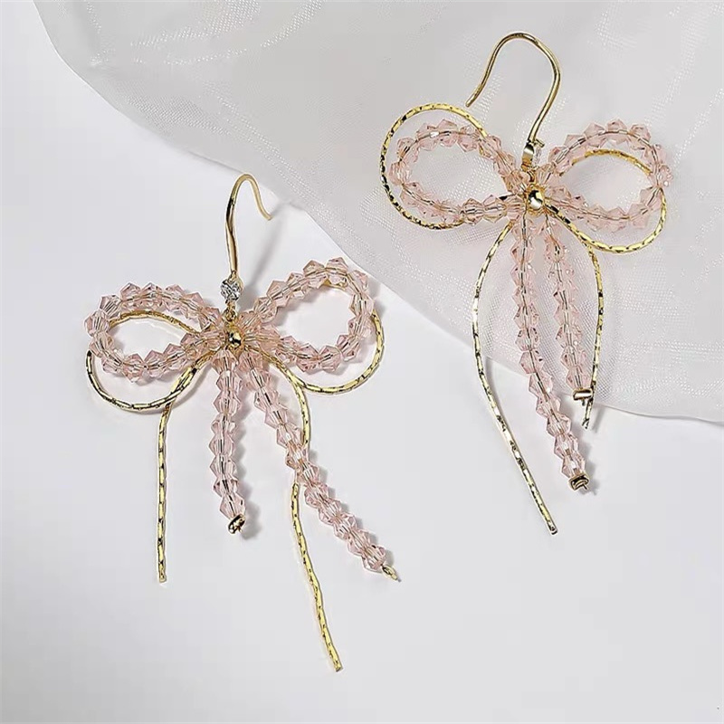 Dingxin Jewelry Earrings 9120012, a popular new product in foreign trade, offers fashionable metal earrings with a European and American style. Wholesale supply from the manufacturer