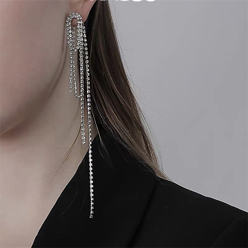 Dingxin Jewelry Earrings 9120008, a popular new product for foreign trade, offers fashionable metal earrings with a European and American style. Wholesale supply from the manufacturer Specification image