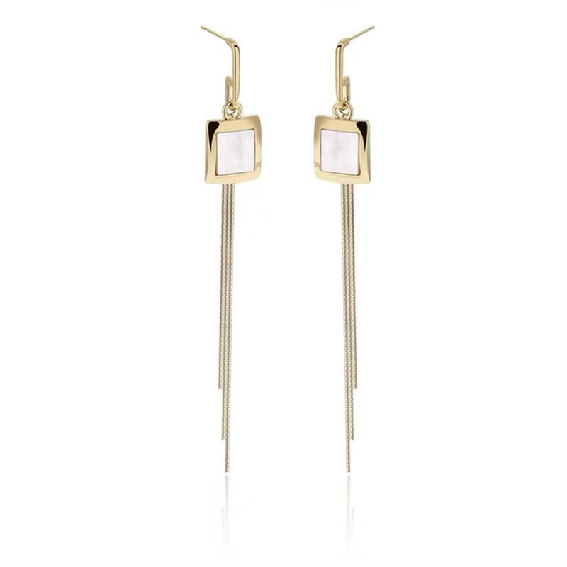 Dingxin Jewelry Earrings 9120008, a popular new product for foreign trade, offers fashionable metal earrings with a European and American style. Wholesale supply from the manufacturer Item Picture