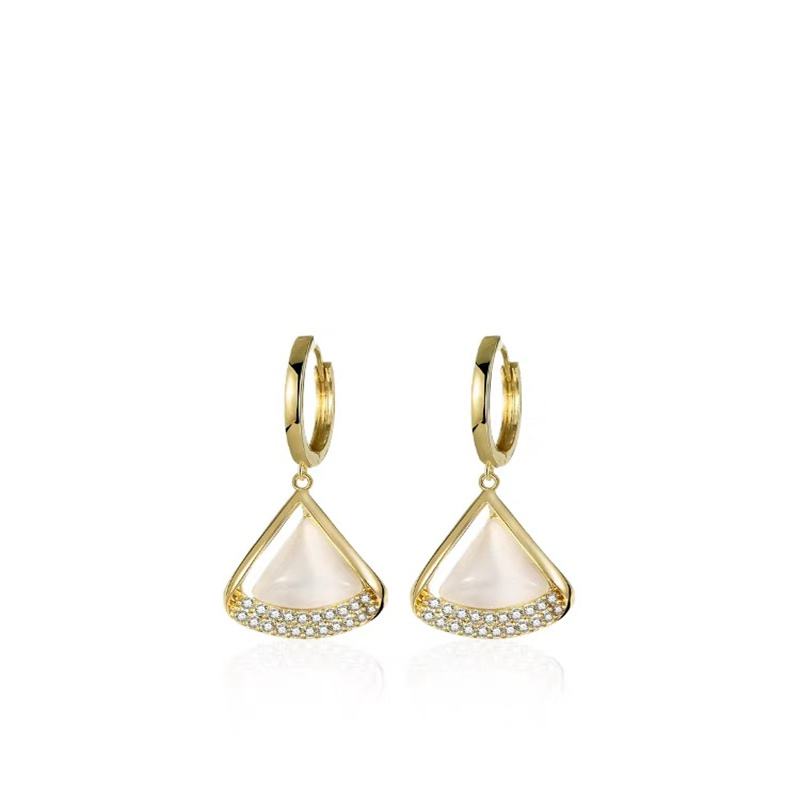 Dingxin Accessories Earrings 9120019, a popular new product in foreign trade, offers fashionable metal earrings with a European and American style. Wholesale supply from the manufacturer Item Picture