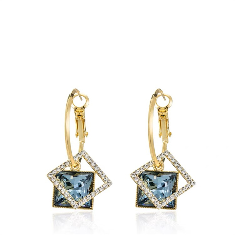 Dingxin Jewelry Earrings 9120021, a popular new product in foreign trade, offers fashionable metal earrings with a European and American style. Wholesale supply from the manufacturer Item Picture