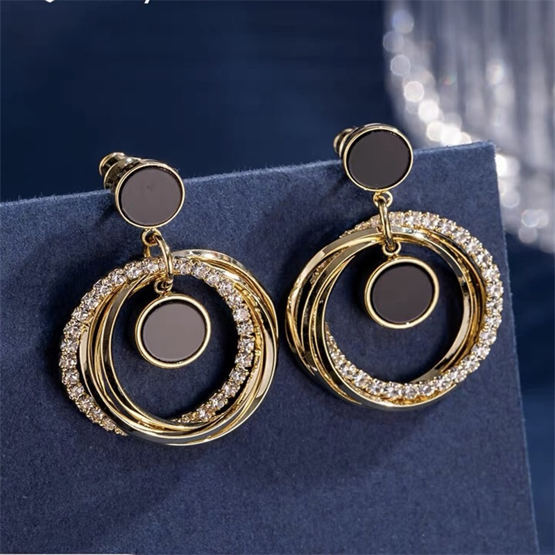 Dingxin Accessories Earrings 9120024, a popular new product in foreign trade, offers fashionable metal earrings with a European and American style. Wholesale supply from the manufacturer