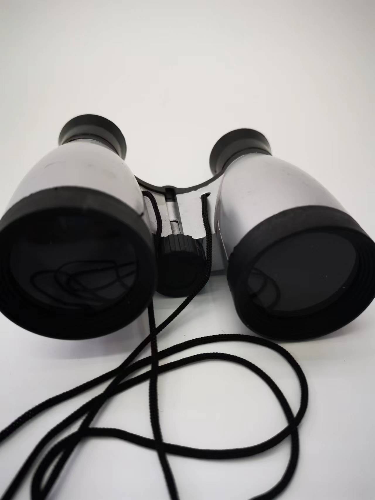 Small silver 4*46 binoculars, portable, high-definition, high-magnification mini binoculars, girls' miniature outdoor goggles, boys' toys Specification image