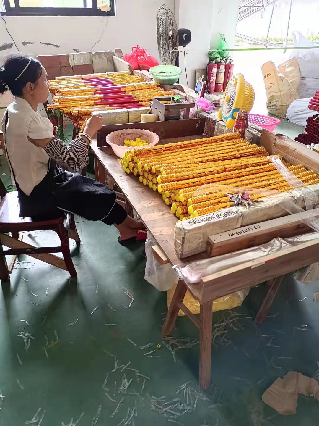 Sun Wukong Ruyi Golden Hoop Rod Children's Toy, retractable golden hoop rod, non-fading plastic toy Application Scenario