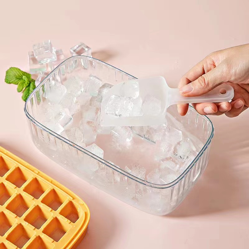 Ice cube mold press ice box, Frozen Soldier Grid, a household food-grade large-capacity silicone refrigerator ice box making wonder Application Scenario