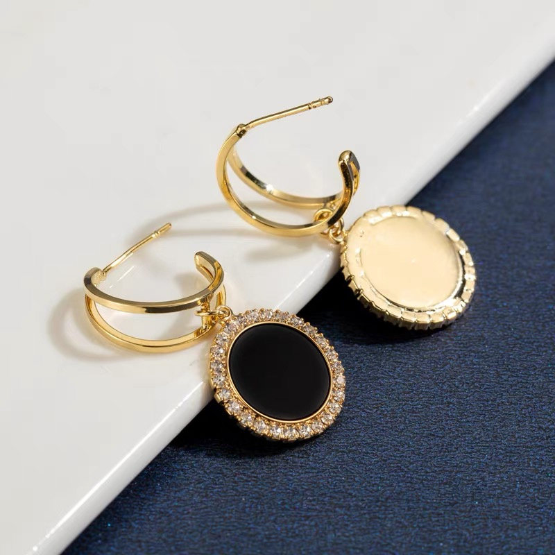 Dingxin Jewelry Earrings 9120025, a popular new product in foreign trade, offers fashionable metal earrings with a European and American style. Wholesale supply from the manufacturer Specification image