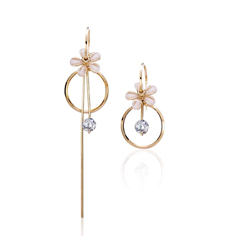 Dingxin Jewelry Earrings 9120027, a popular new product in foreign trade, offers fashionable metal earrings with a European and American style. Wholesale supply from the manufacturer Item Picture