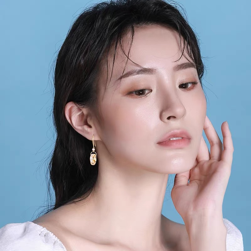 Dingxin Jewelry Earrings 9120030, a popular new product for foreign trade, offers fashionable metal earrings with a European and American style. Wholesale supply from the manufacturer Specification image