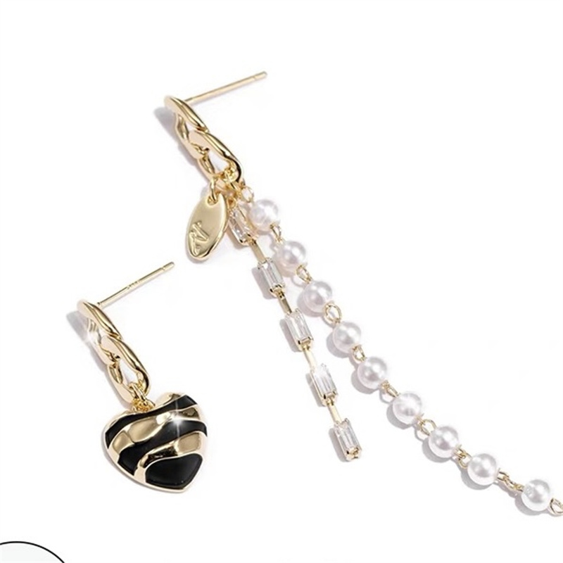Dingxin Jewelry Earrings 9120035, a popular new product in foreign trade, offers fashionable metal earrings with a European and American style. Wholesale supply from the manufacturer details Picture