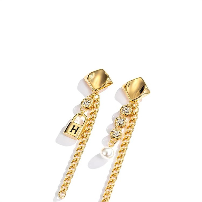 Dingxin Accessories Earrings 9120039, a popular new product in foreign trade, offers fashionable metal earrings with a European and American style. Wholesale supply from the manufacturer Item Picture