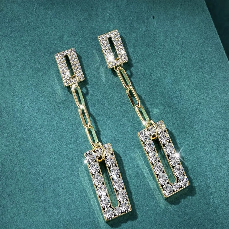 Dingxin Jewelry Earrings 9120044, a popular new product in foreign trade, offers fashionable metal earrings with a European and American style. Wholesale supply from the manufacturer Specification image