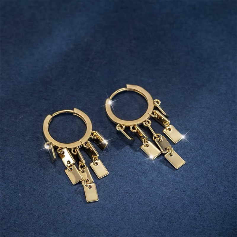 Dingxin Jewelry Earrings 9120043, a popular new product in foreign trade, offers fashionable metal earrings with a European and American style. Wholesale supply from the manufacturer details Picture