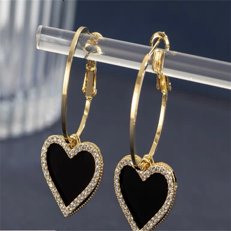 Dingxin Accessories Earrings 9120026, a popular new product in foreign trade, offers fashionable metal earrings with a European and American style. Wholesale supply from the manufacturer details Picture