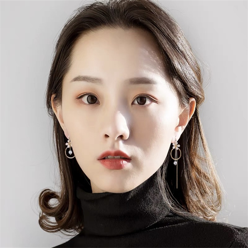 Dingxin Jewelry Earrings 9120027, a popular new product in foreign trade, offers fashionable metal earrings with a European and American style. Wholesale supply from the manufacturer Specification image