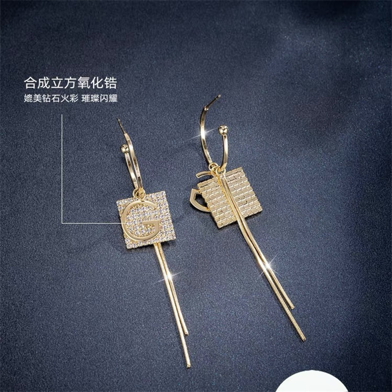 Dingxin Jewelry Earrings 9120072, a popular new product in foreign trade, offers fashionable metal earrings with a European and American style. Wholesale supply from the manufacturer details Picture