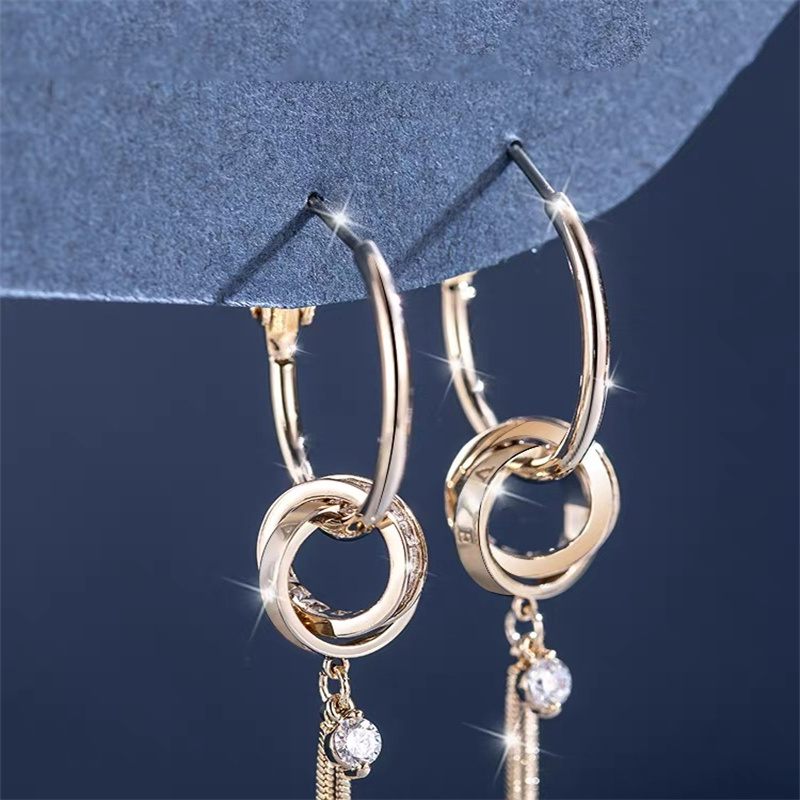 Dingxin Accessories Earrings 9120076, a popular new product in foreign trade, offers fashionable metal earrings with a European and American style. Wholesale supply from the manufacturer details Picture