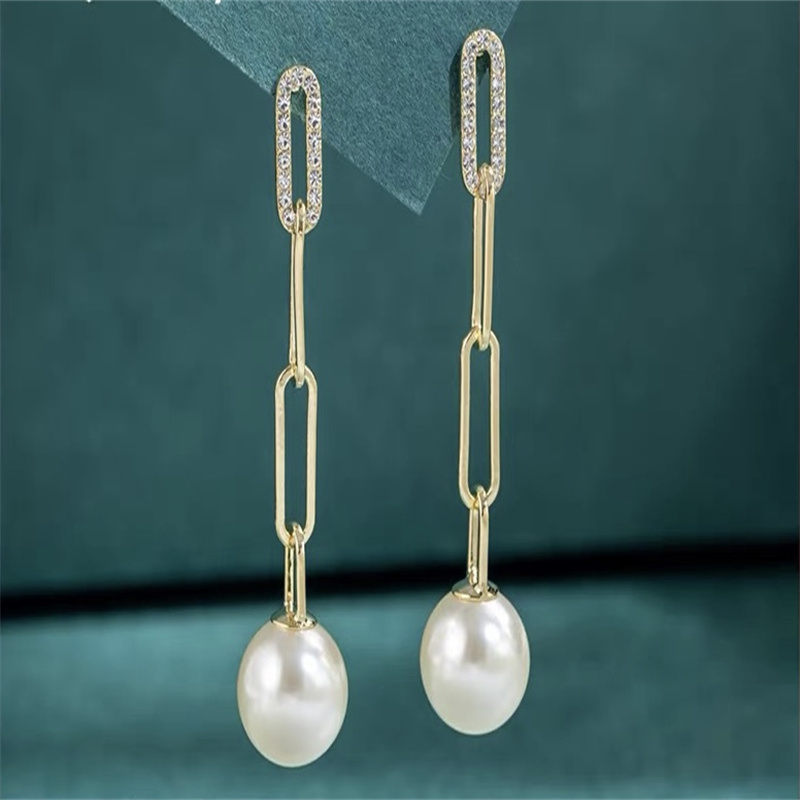 Dingxin Jewelry Earrings 9120078, a popular new product in foreign trade, offers fashionable metal earrings with a European and American style. Wholesale supply from the manufacturer