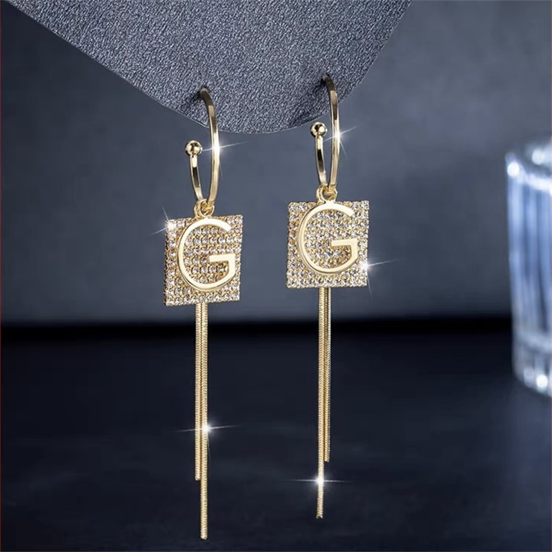 Dingxin Jewelry Earrings 9120072, a popular new product in foreign trade, offers fashionable metal earrings with a European and American style. Wholesale supply from the manufacturer