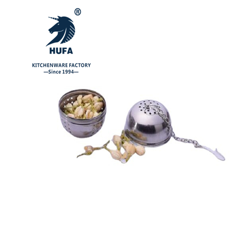 Tea strainer, tea maker, heart-shaped chain stainless steel tea tater/tea strainer/flavor filter, stainless steel tea strainer, stainless steel kitchen small tools, stainless steel seasoning tea balls, seasoning balls, kitchenware Application Scenario